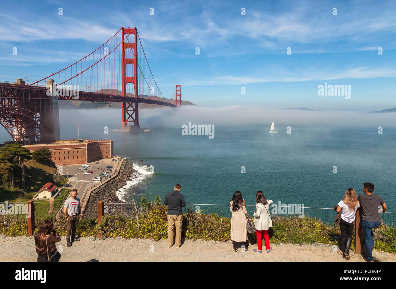 Besucher an der Golden Gate Bridge, San Francisco, Kalifornien, USA. Stockfoto
