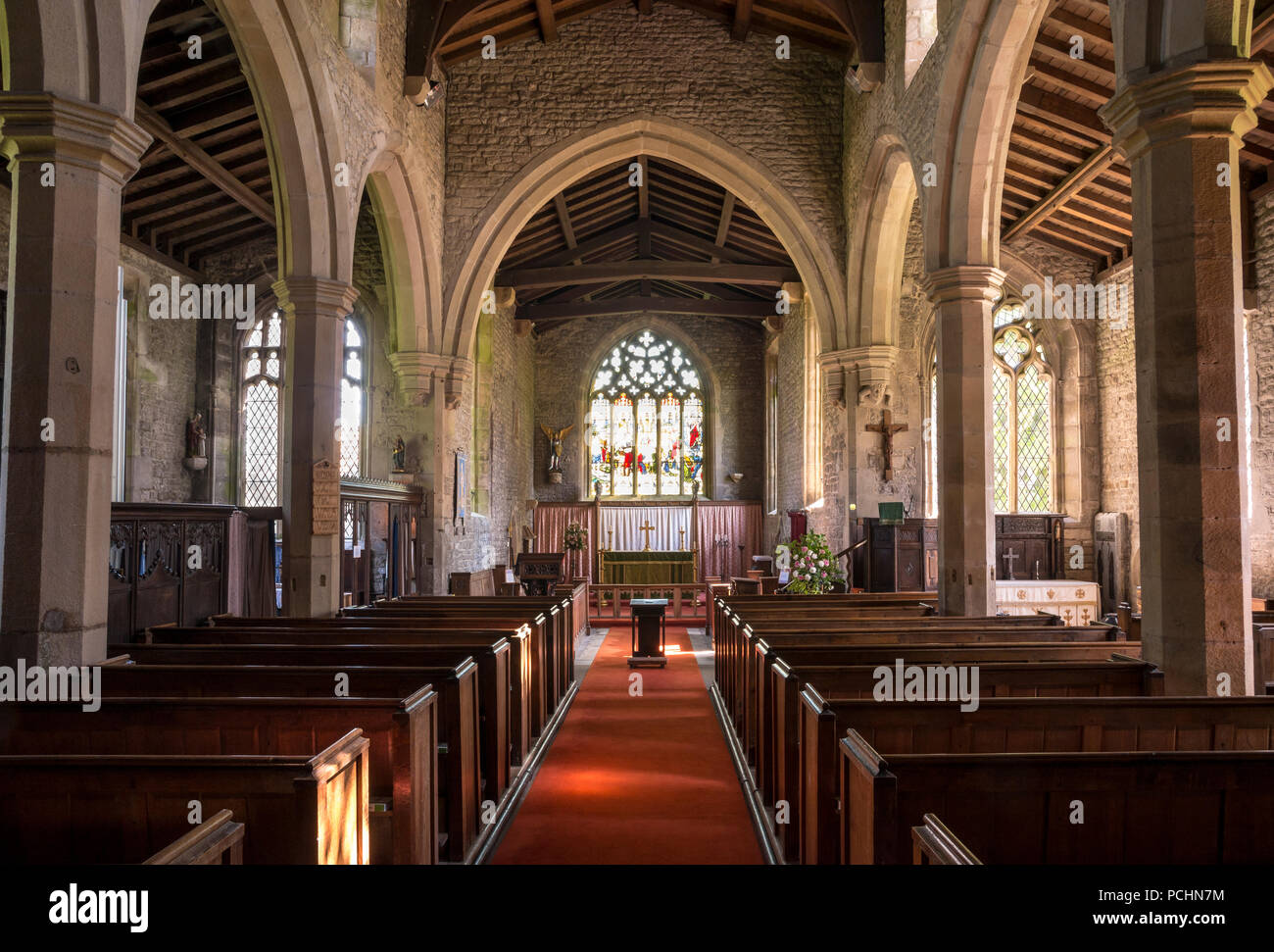 Innenraum von St. Michael und alle Engel Kirche im Taddington, Derbyshire, England. Stockfoto