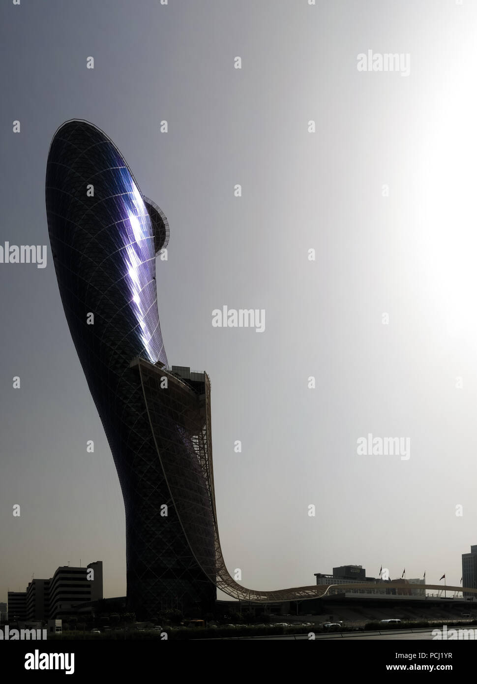 Wolkenkratzer in der Abu Dhabi City Centre - 02-05-2015, Abu Dhabi, VAE Stockfoto