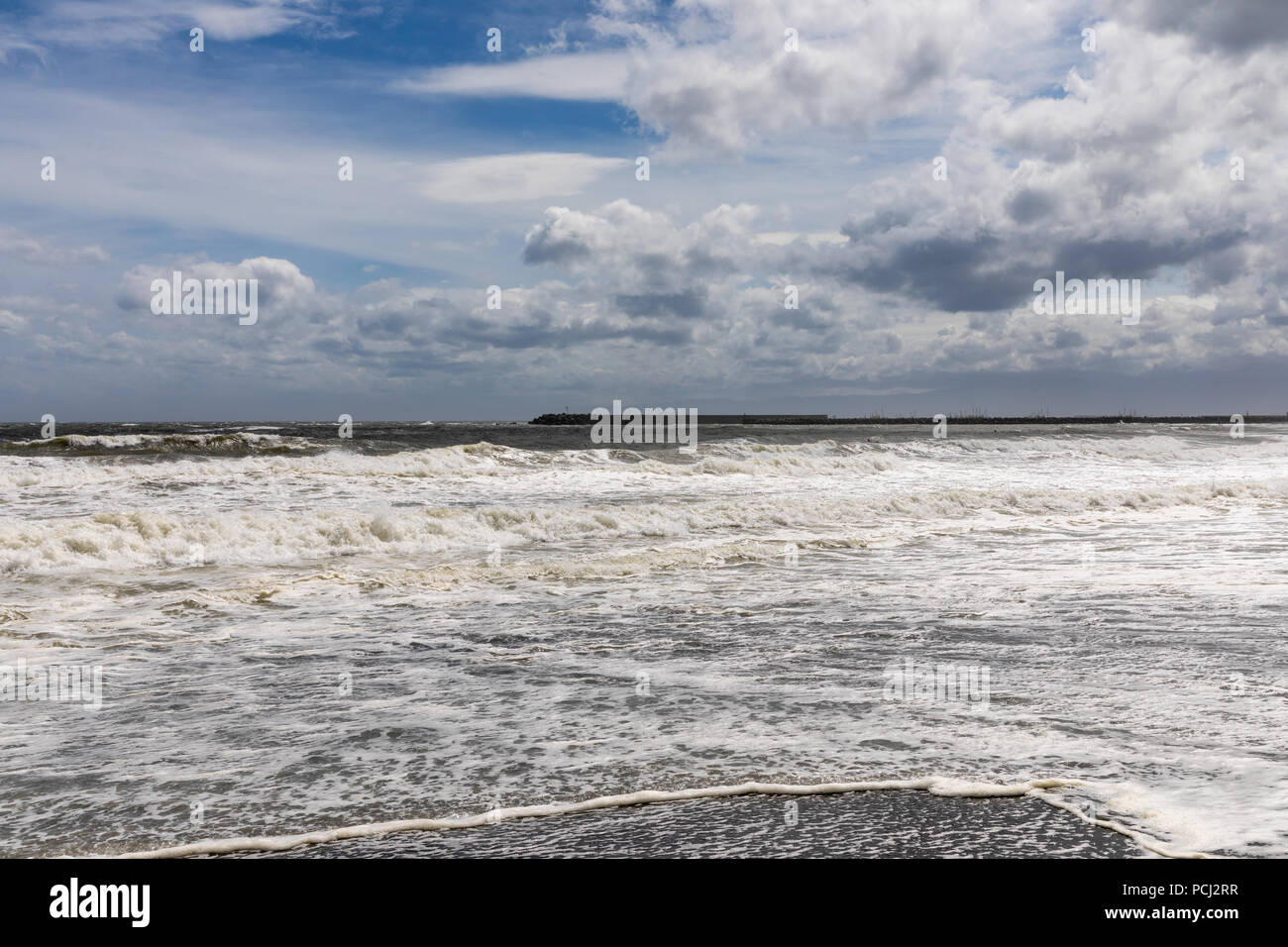 Strand im Süden Chigasaki, Chigasaki Fischereihafen (Chigasaki Gyoko); Chigasaki, Präfektur Kanagawa, Japan Stockfoto