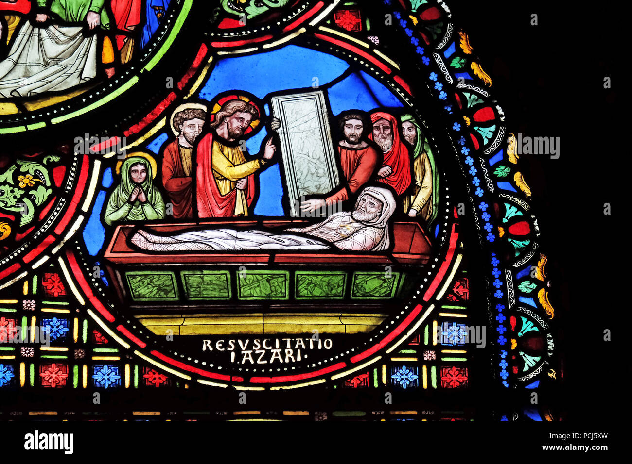 Auferweckung des Lazarus, die Glasfenster von St. Germain-l'Auxerrois Kirche in Paris, Frankreich Stockfoto