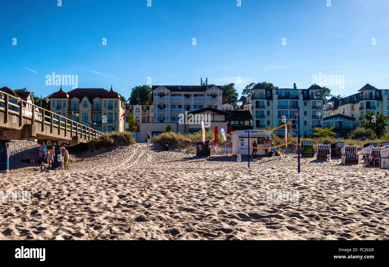 Am Ende eines heißen Tages. Geschlossene Badekabinen & Hotels im Basin Strand - Ostsee Resort auf der Insel Usedom, Heringsdorf, Deutschland Bansin Strand ist der benachrichtigen Stockfoto