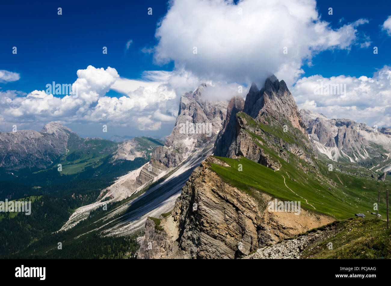 Gruppo delle Geisler, Ansicht von Seceda. Naturpark Puez-Geisler massiv in Dolomiten, Italien, Südtirol, Alpen, Alto Adige, Val Gardena, Geislergruppe Stockfoto
