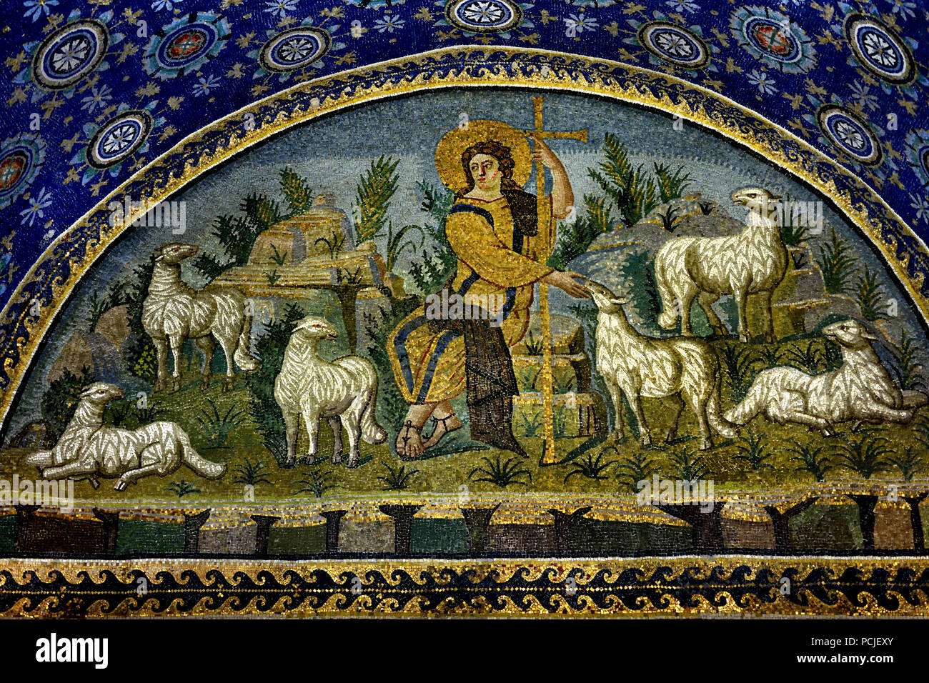Mausoleum der Galla Placidia in Ravenna (386 - 450 AD) Mosaiken (späte römische und byzantinische Architektur,) Emilia-Romagna - Nördliche Italien. (UNESCO Weltkulturerbe) Stockfoto
