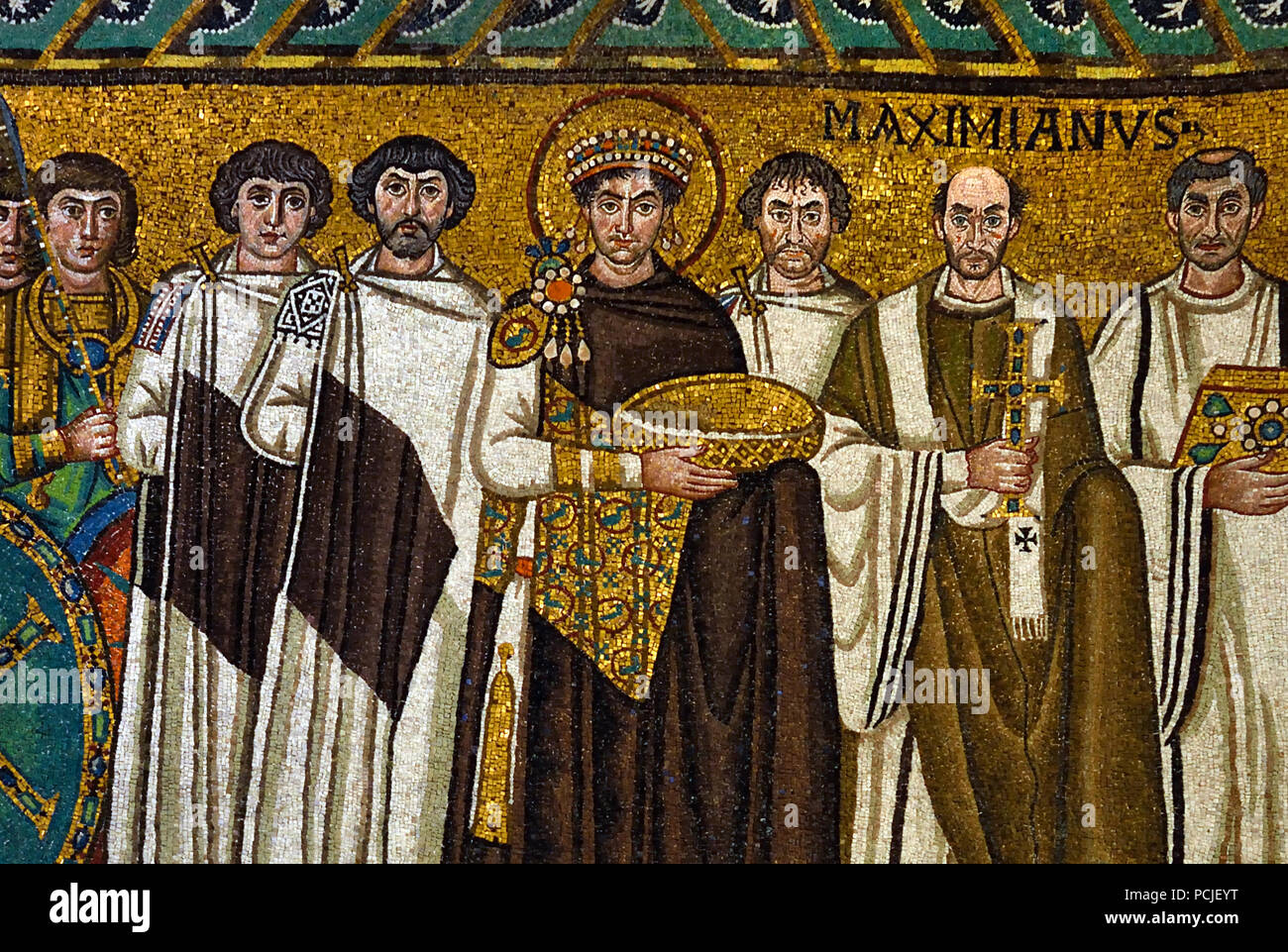 Kaiser Justinianus in der Basilika von San Vitale 547 AD 6. Jahrhundert in Ravenna - Mosaiken (späte römische und byzantinische Architektur,) Emilia-Romagna - Nördliche Italien. (UNESCO Weltkulturerbe) Stockfoto