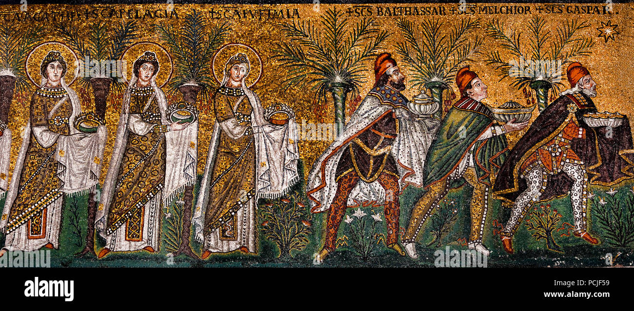Basilica di Sant Apollinare Nuovo 6-7 Jh. byzantinisches Mosaik von Ravenna (späte römische und byzantinische Architektur,) Emilia-Romagna - Nördliche Italien. (UNESCO-Weltkulturerbe) mit der Darstellung der Heiligen Drei Könige oder Magi Stockfoto
