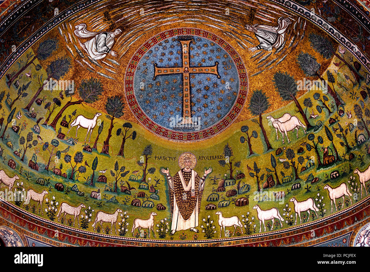 6./7. Jahrhunderts byzantinischen Mosaiken in Sant'Apollinare in Classe, Apsis mit Christus und Herde von Schafen Ravenna (späte römische und byzantinische Architektur,) Emilia-Romagna - Nördliche Italien. (UNESCO Weltkulturerbe) Stockfoto