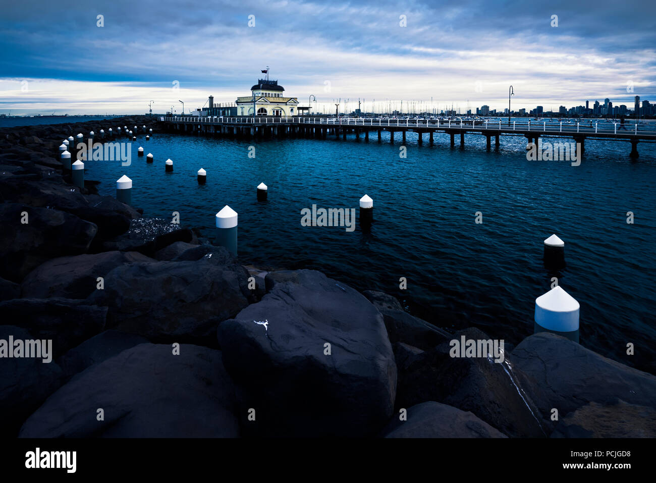 St Kilda Pier in der Dämmerung, Melbourne, Victoria, Australien Stockfoto