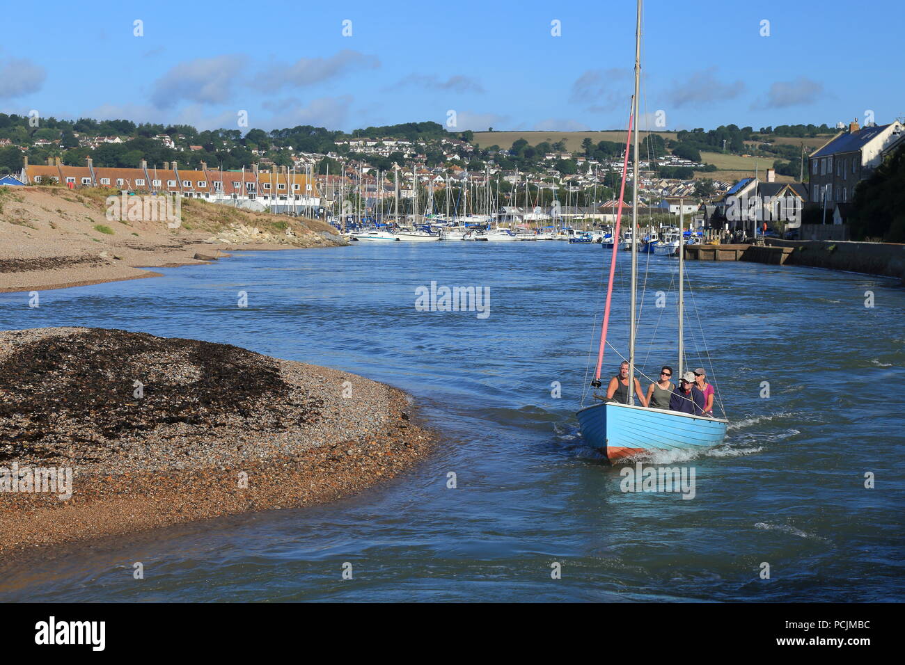 Boot am Fluss Ax Mündung in der Nähe der Stadt von Seaton in East Devon Stockfoto