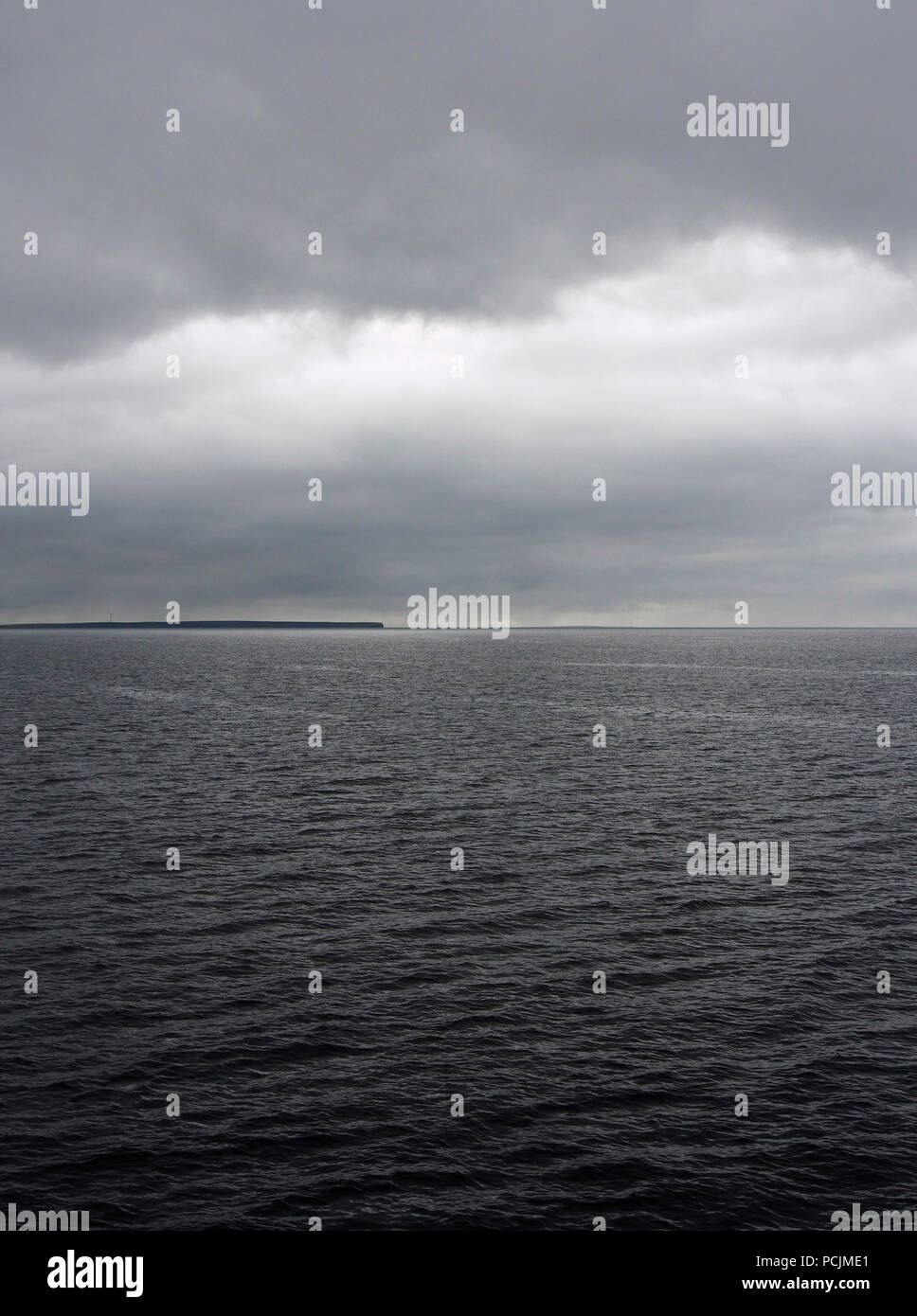 Bewölkt seascape von stronsay Fähre, Orkney Stockfoto