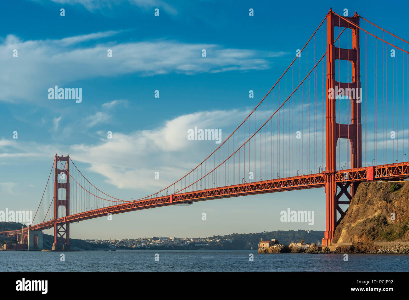 Sonnenuntergang auf der Golden Gate Bridge im Horseshoe Cove in San Francisco. Stockfoto