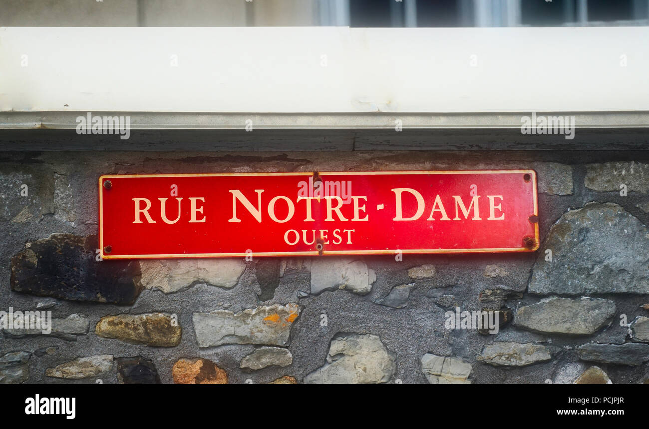 Montreal, Kanada, 2. August 2018. Notre-Dame Straßenschild in der Altstadt von Montreal. Credit Mario Beauregard/Alamy leben Nachrichten Stockfoto