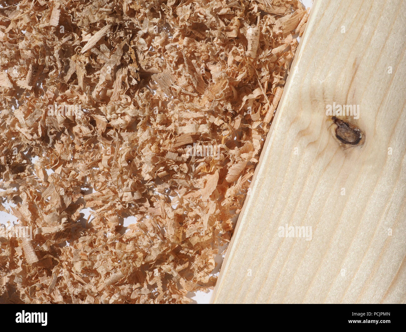 Holzstaub Holzstaub Nebenprodukt oder Abfallprodukt der Holzbearbeitung Arbeiten wie Sägen Fräsen Hobeln routing Bohren und Schleifen aus feinen Pa Stockfoto