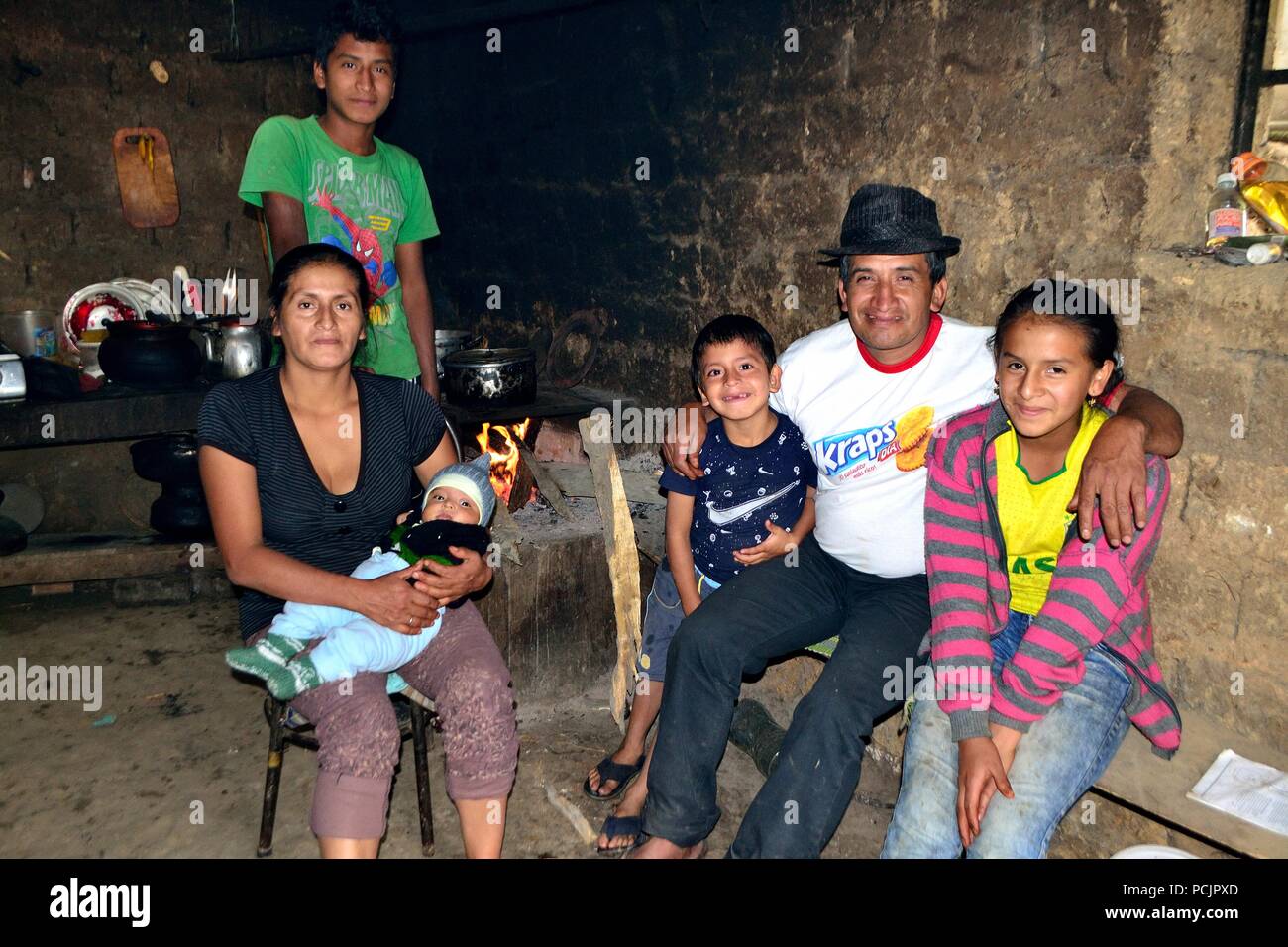 Familie in El Carmen DE LA FRONTERA - Ecuador border-Huancabamba. Abteilung von Piura. PERU Stockfoto