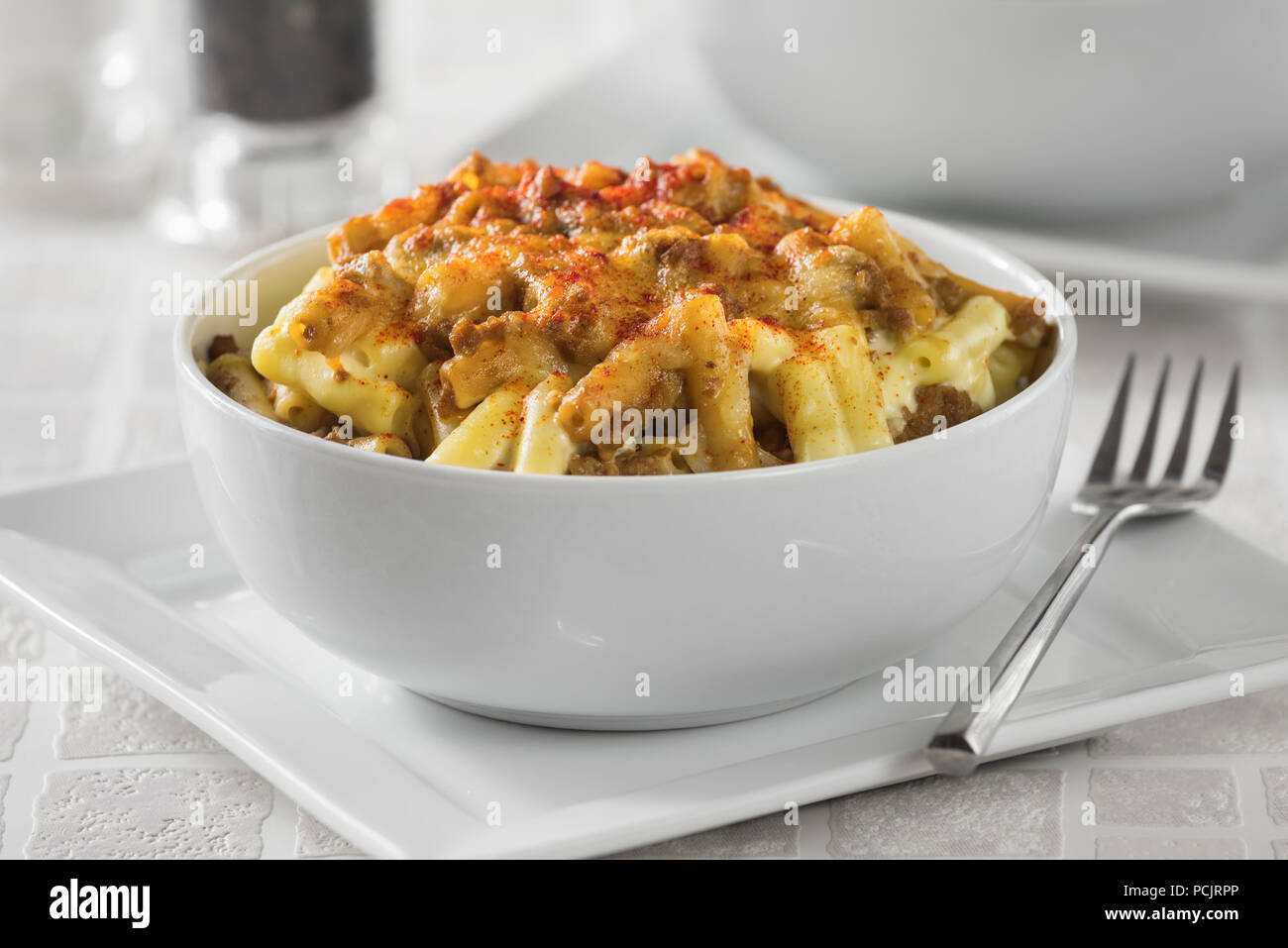 Rindfleisch und Käse. Hackfleisch und makkaroni Käse. Stockfoto