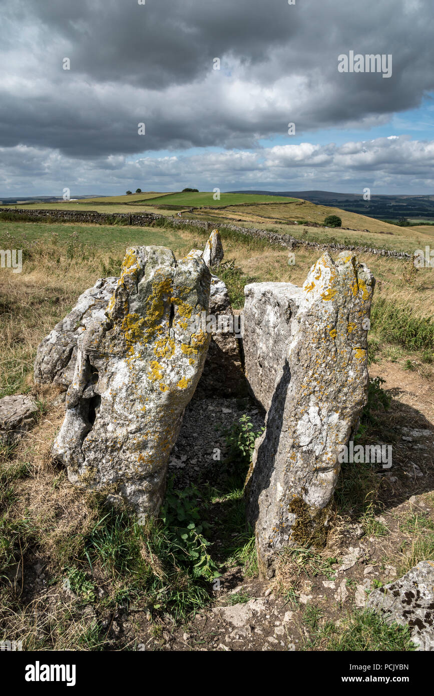 Fünf Brunnen chambered Cairn, Taddington, Derbyshire, England. Reste einer megalithischen Grab dachte das höchste Beispiel seiner Art in Großbritannien zu werden. Stockfoto