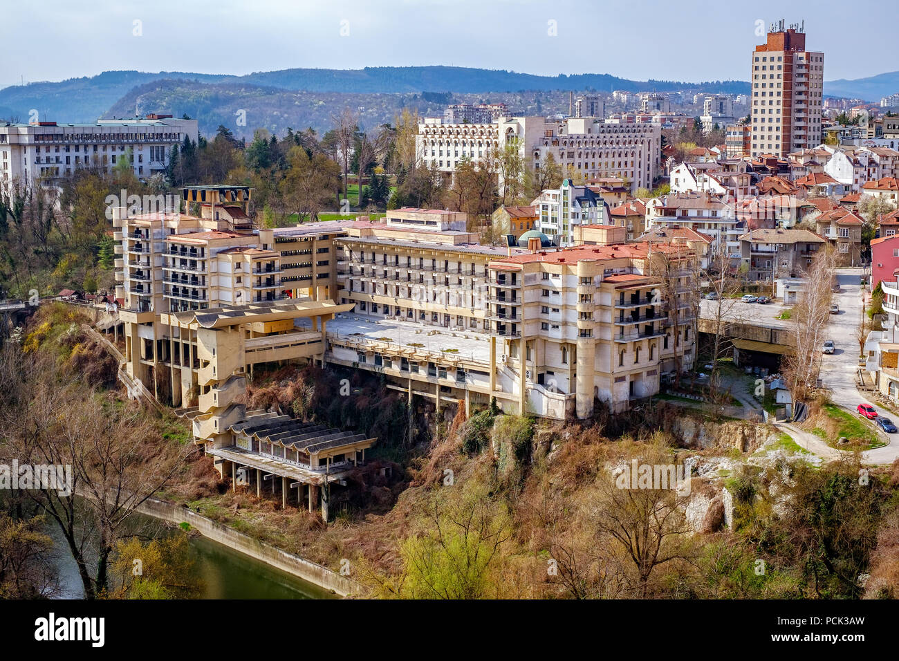 Stadt Veliko Tarnovo, Bulgarien - 24. März 2017. Gebäude in Abbau. Stadt Veliko Tarnovo, Bulgarien. Stockfoto