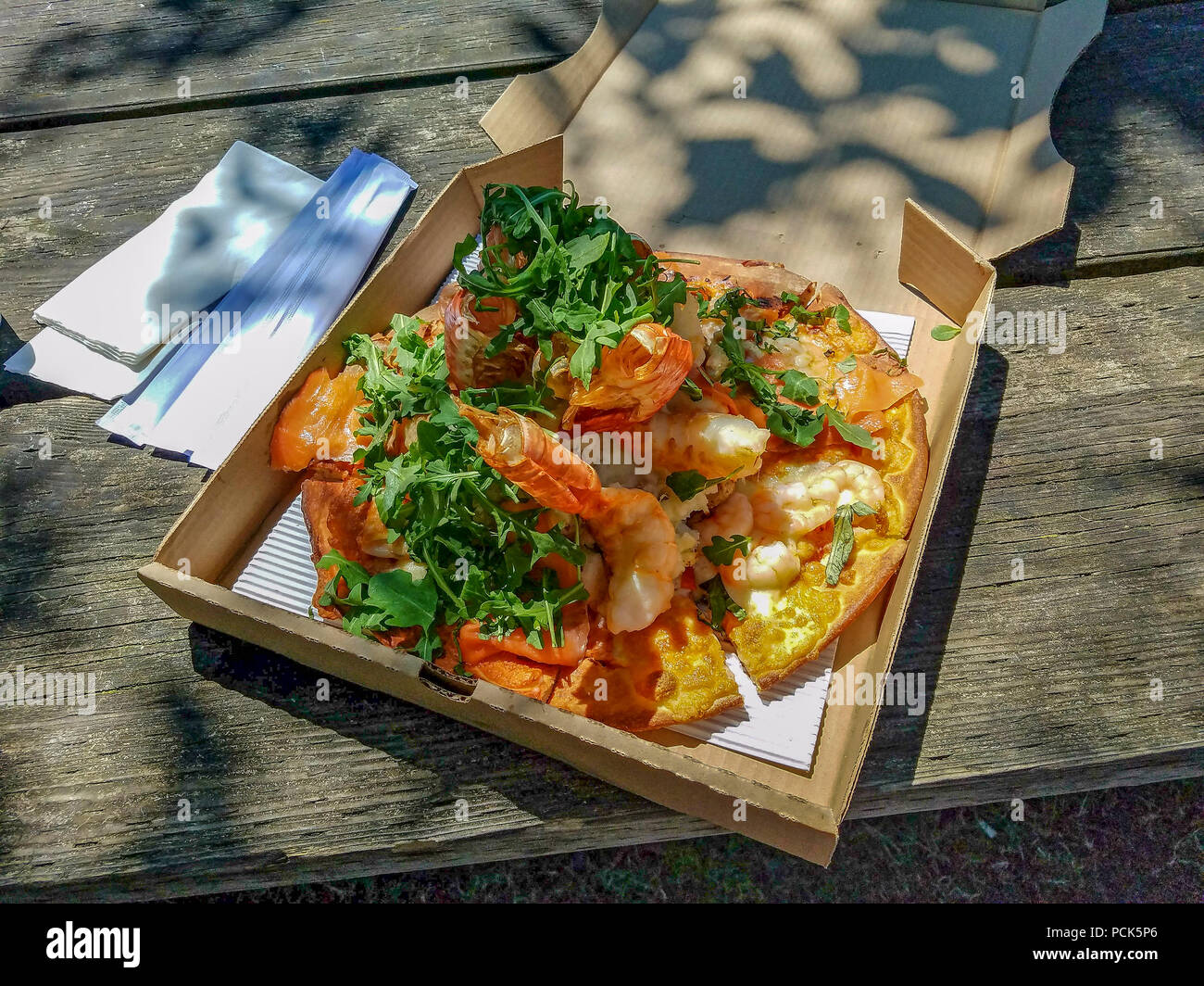 Pizza 52 Von Steveston Pizza Company Die Mermaid Pizza Garniert Mit Garnelen Krabben Riesengarnelen Und Gerauchertem Lachs Stockfotografie Alamy