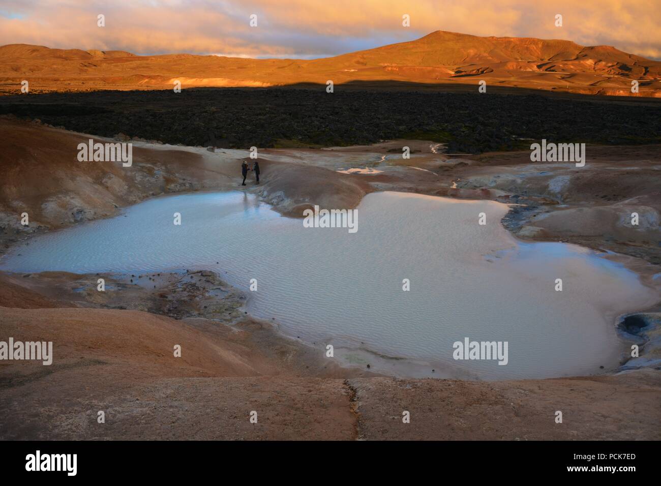 Krafla Lavafelder und die natürliche Schwefel Pools Stockfoto