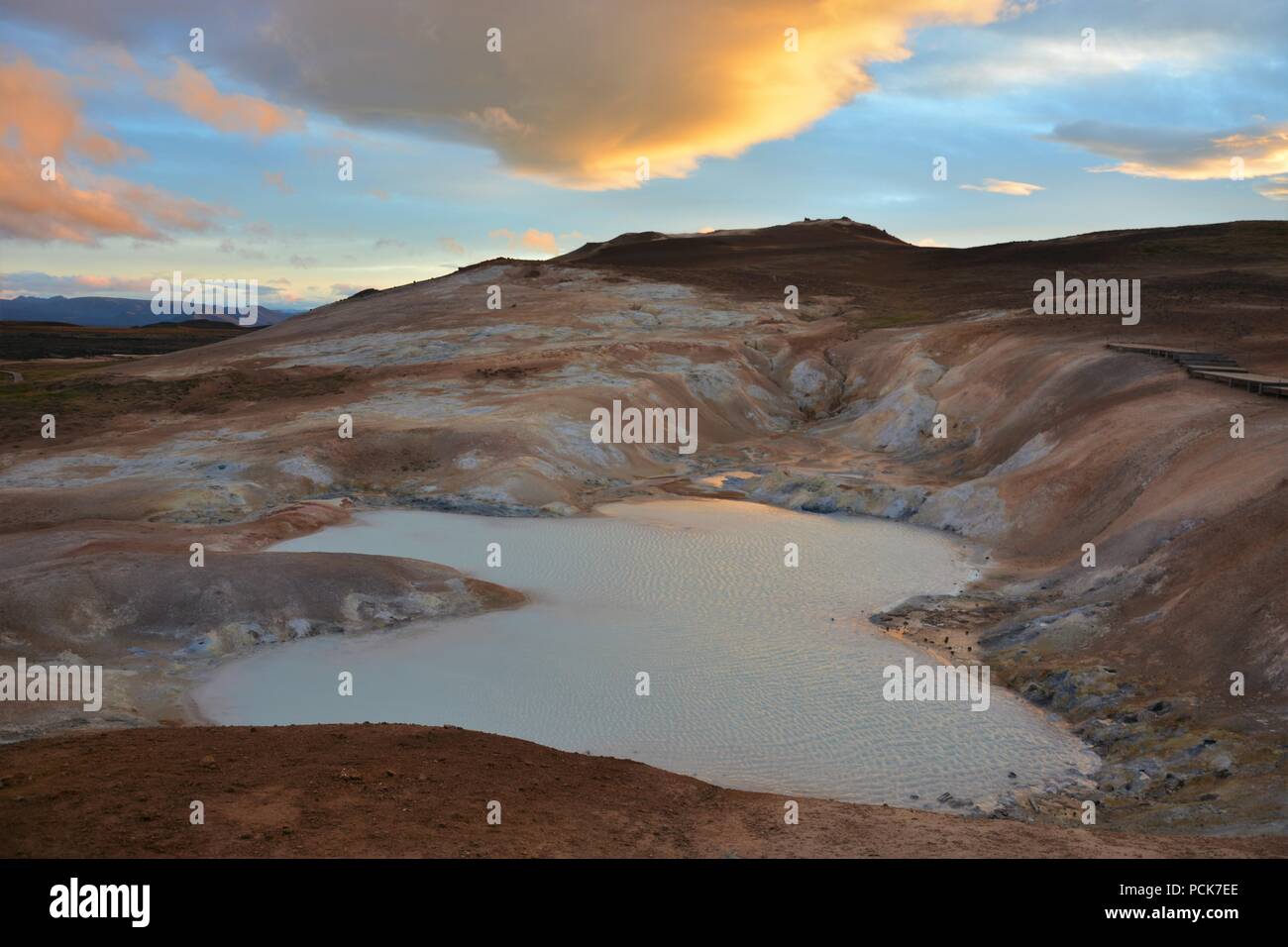 Krafla Lavafelder und die natürliche Schwefel Pools Stockfoto