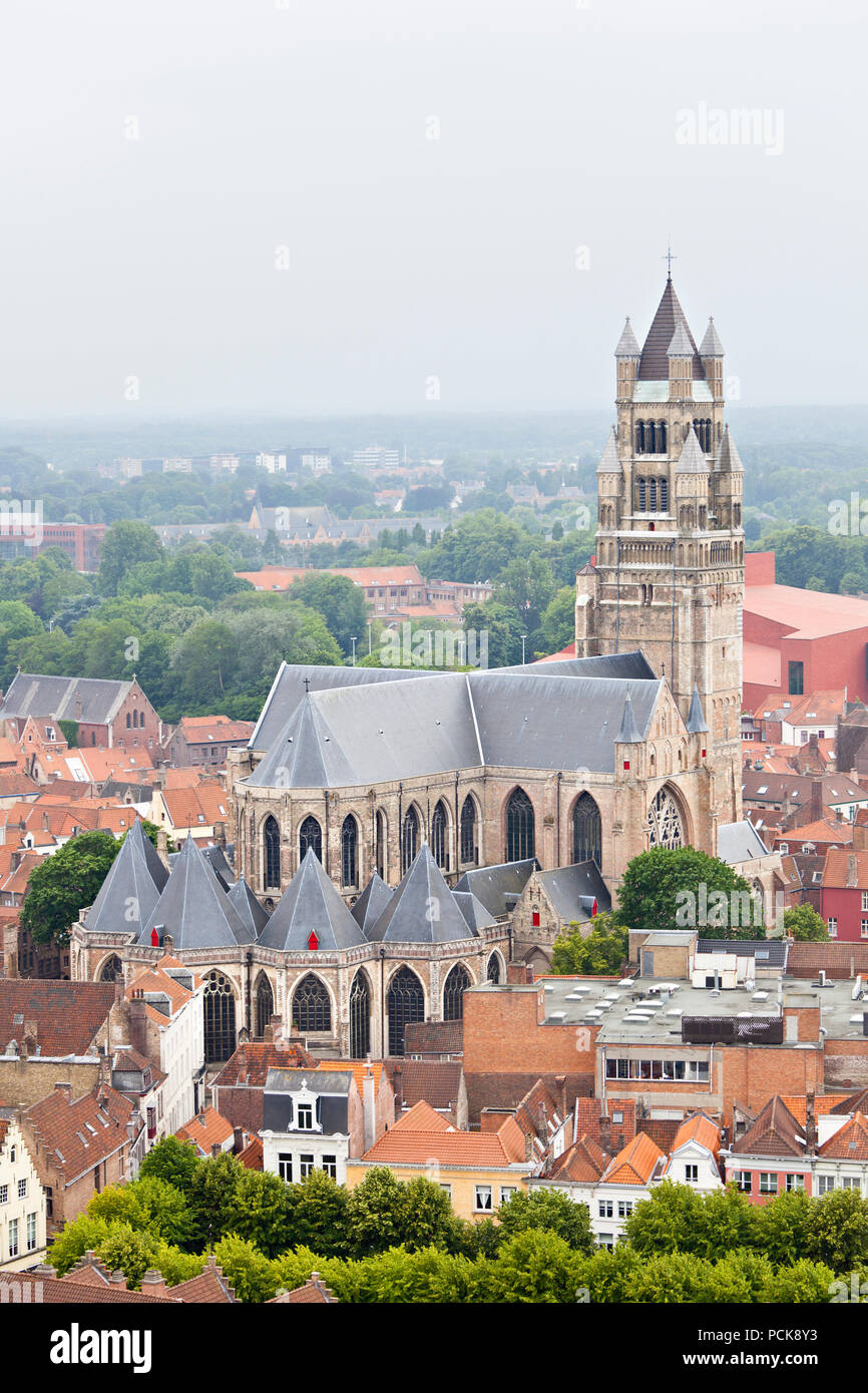 Sint Salvator Kathedrale (Saint die Christ-Erlöser-Kathedrale) in Brügge vom Glockenturm gesehen. Stockfoto