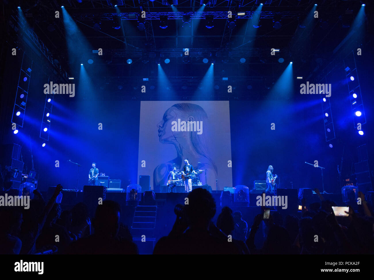 BONTIDA, Rumänien - 22 JULI 2018: British alternative rock Band nichts aber Diebe live an Electric Castle Festival Stockfoto