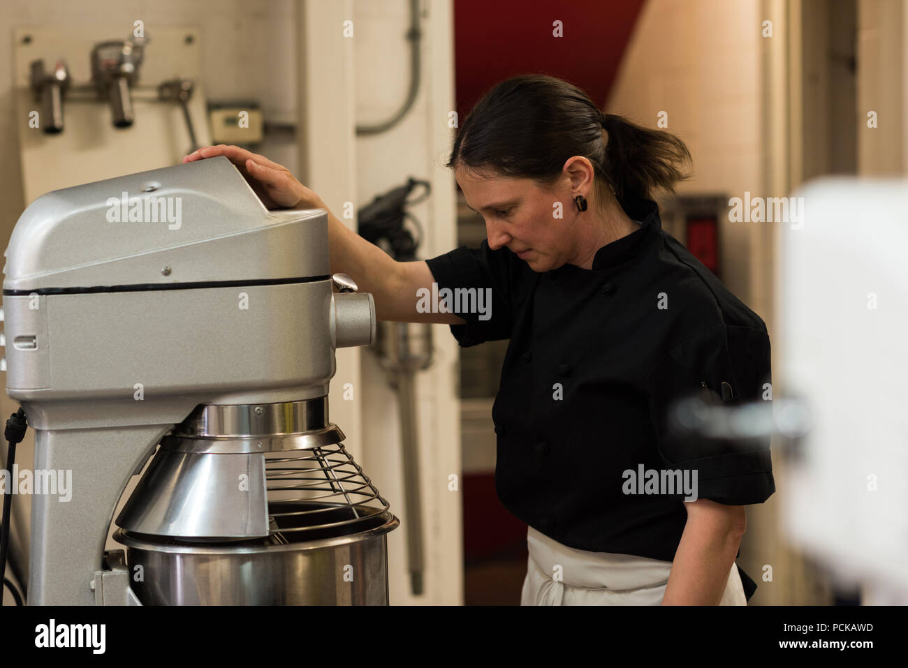 Mit Quirlen Maschine Koch Stockfoto