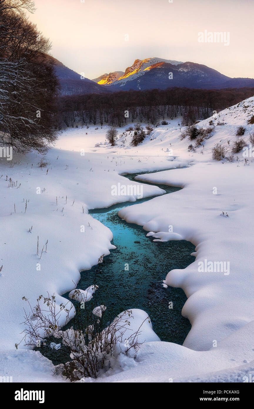 Winter Fluss, Apenninen - Italien Stockfoto