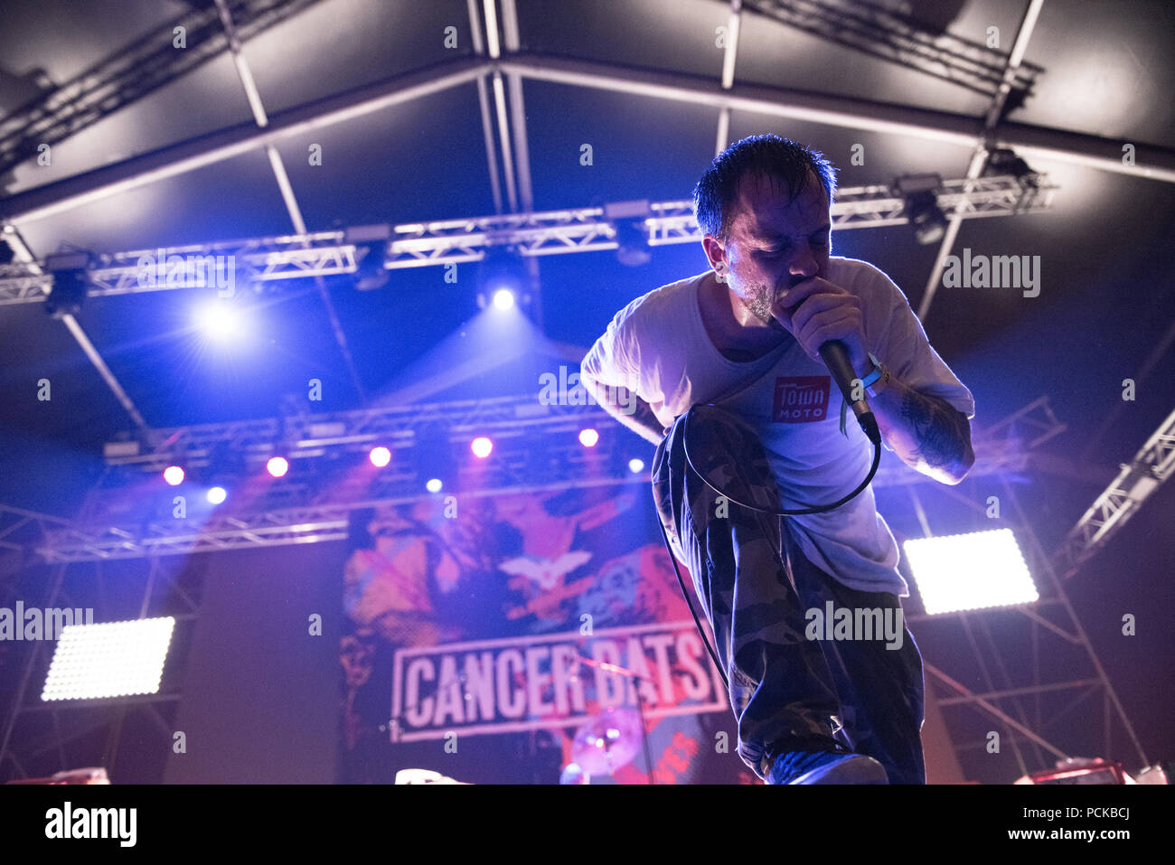 BONTIDA, Rumänien - 22 JULI 2018: Kanadische Hardcore Punk Band aus Toronto, Krebs Fledermäuse rockigen Live at Electric Castle Festival Stockfoto BONTIDA, Rumänien - 22 JULI 2018: Kanadische Hardcore Punk Band aus Toronto, Krebs Fledermäuse rockigen Live at Electric Castle Festival Stockfoto