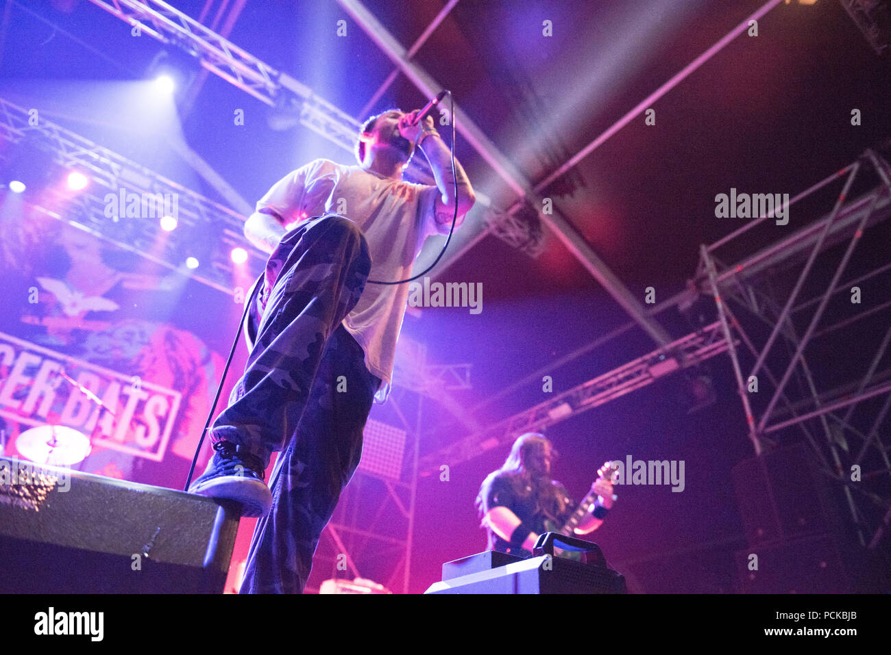 BONTIDA, Rumänien - 22 JULI 2018: Kanadische Hardcore Punk Band aus Toronto, Krebs Fledermäuse rockigen Live at Electric Castle Festival Stockfoto BONTIDA, Rumänien - 22 JULI 2018: Kanadische Hardcore Punk Band aus Toronto, Krebs Fledermäuse rockigen Live at Electric Castle Festival Stockfoto