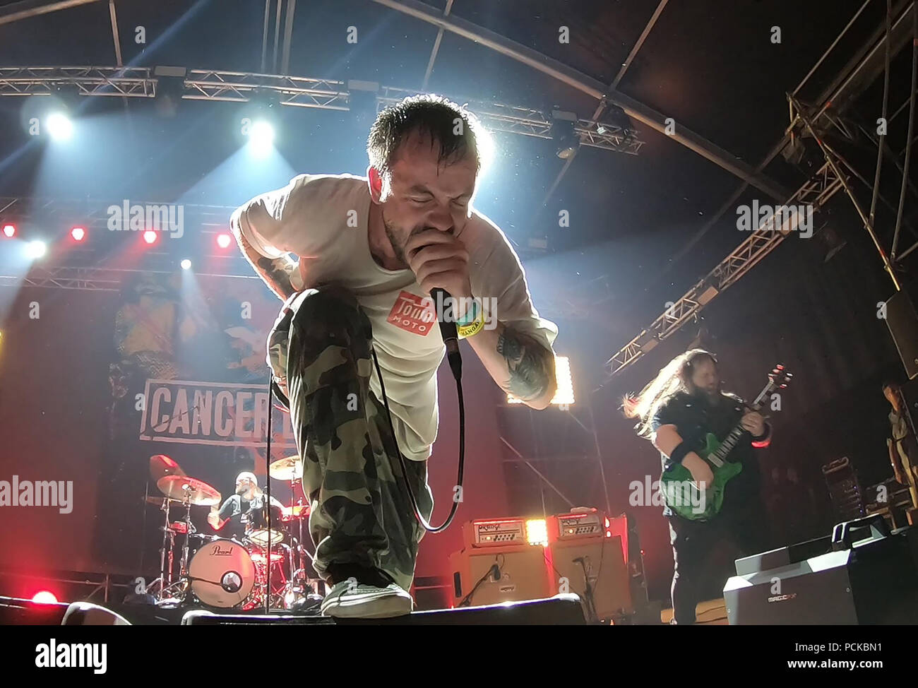 BONTIDA, Rumänien - 22 JULI 2018: Kanadische Hardcore Punk Band aus Toronto, Krebs Fledermäuse rockigen Live at Electric Castle Festival Stockfoto BONTIDA, Rumänien - 22 JULI 2018: Kanadische Hardcore Punk Band aus Toronto, Krebs Fledermäuse rockigen Live at Electric Castle Festival Stockfoto