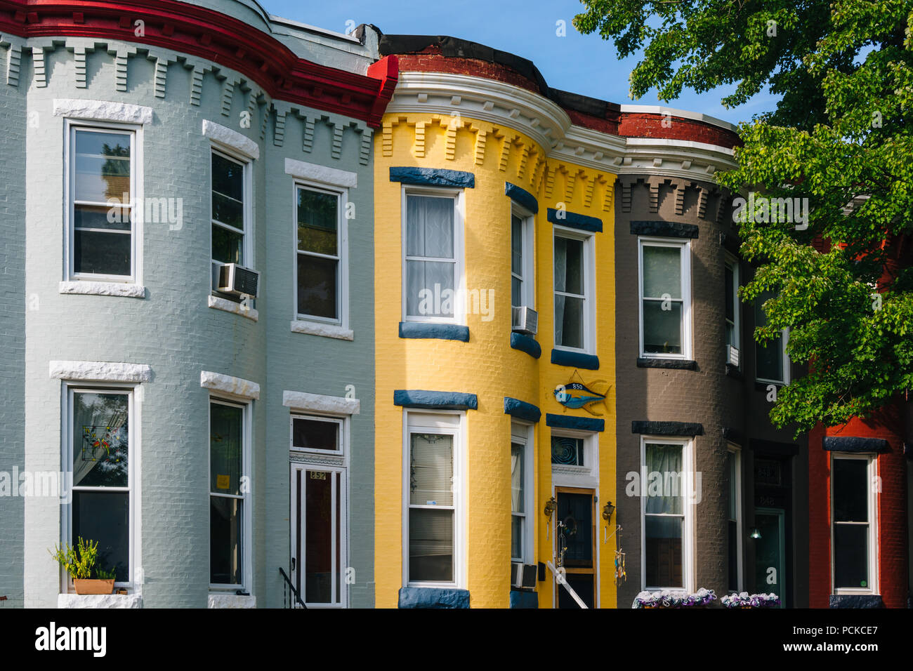 Bunte Reihe Häuser in Hampden, Baltimore, Maryland Stockfoto