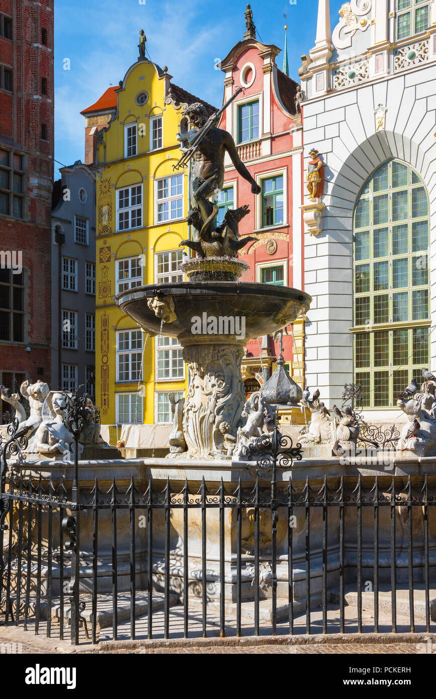 Neptunbrunnen Danzig, mit Blick auf das 17. Jahrhundert Neptunbrunnen (Peter Husen) im historischen Royal Art und Bereich der Danziger Altstadt, Polen stationiert. Stockfoto