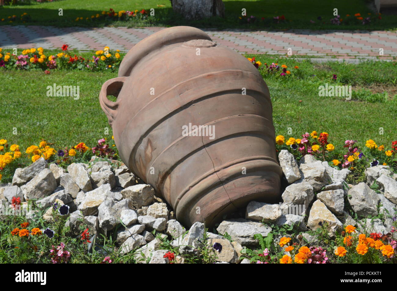 Keramik Topf gekippt Stockfoto