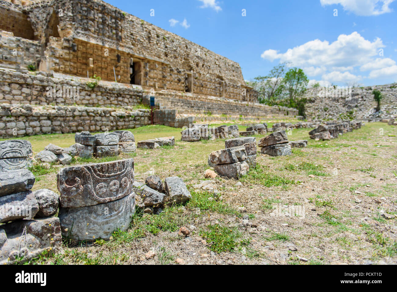 Detail der Steine in den Ruinen von Kabah, Halbinsel Yucatan, Mexiko wiederhergestellt Stockfoto