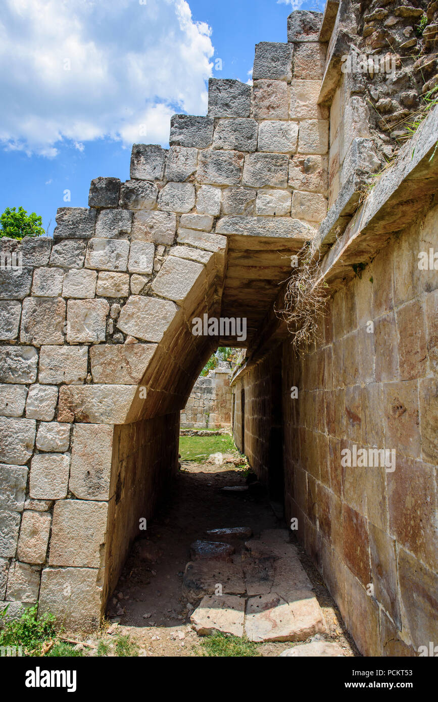 Arch von Treppen an den Ruinen von Kabah, Halbinsel Yucatan, Mexiko Stockfoto