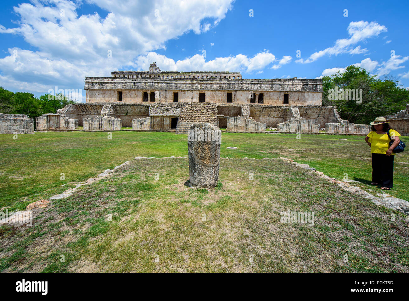 Touristen in die Ruinen von Kabah, Halbinsel Yucatan, Mexiko Stockfoto