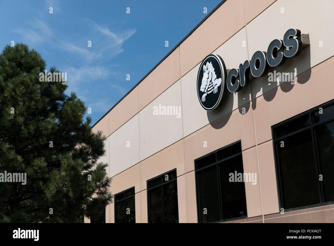 Ein logo Zeichen außerhalb des Hauptquartiers von Crocs, Inc., die in Niwot, Colorado, am 21. Juli 2018. Stockfoto