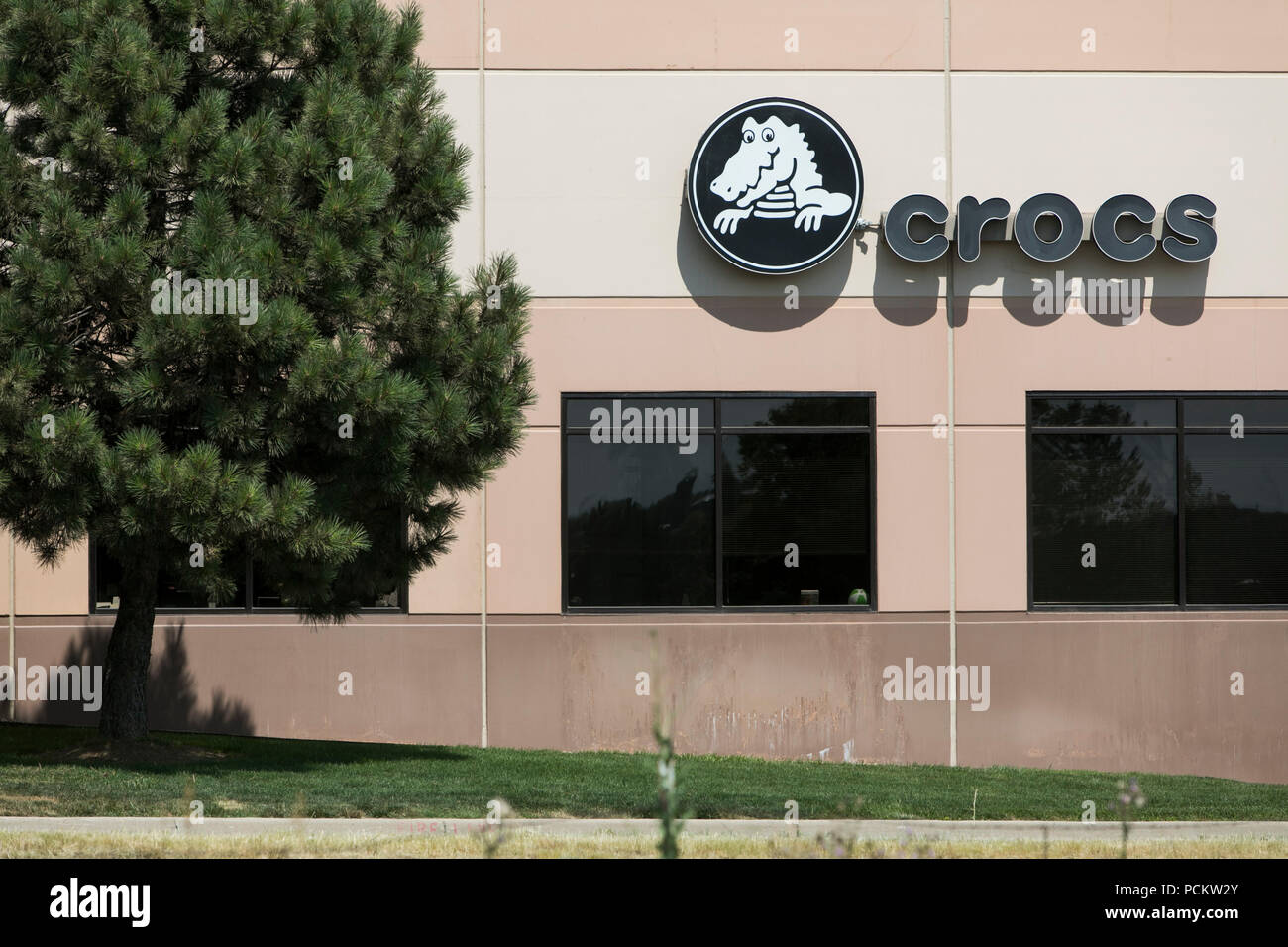 Ein logo Zeichen außerhalb des Hauptquartiers von Crocs, Inc., die in Niwot, Colorado, am 21. Juli 2018. Stockfoto