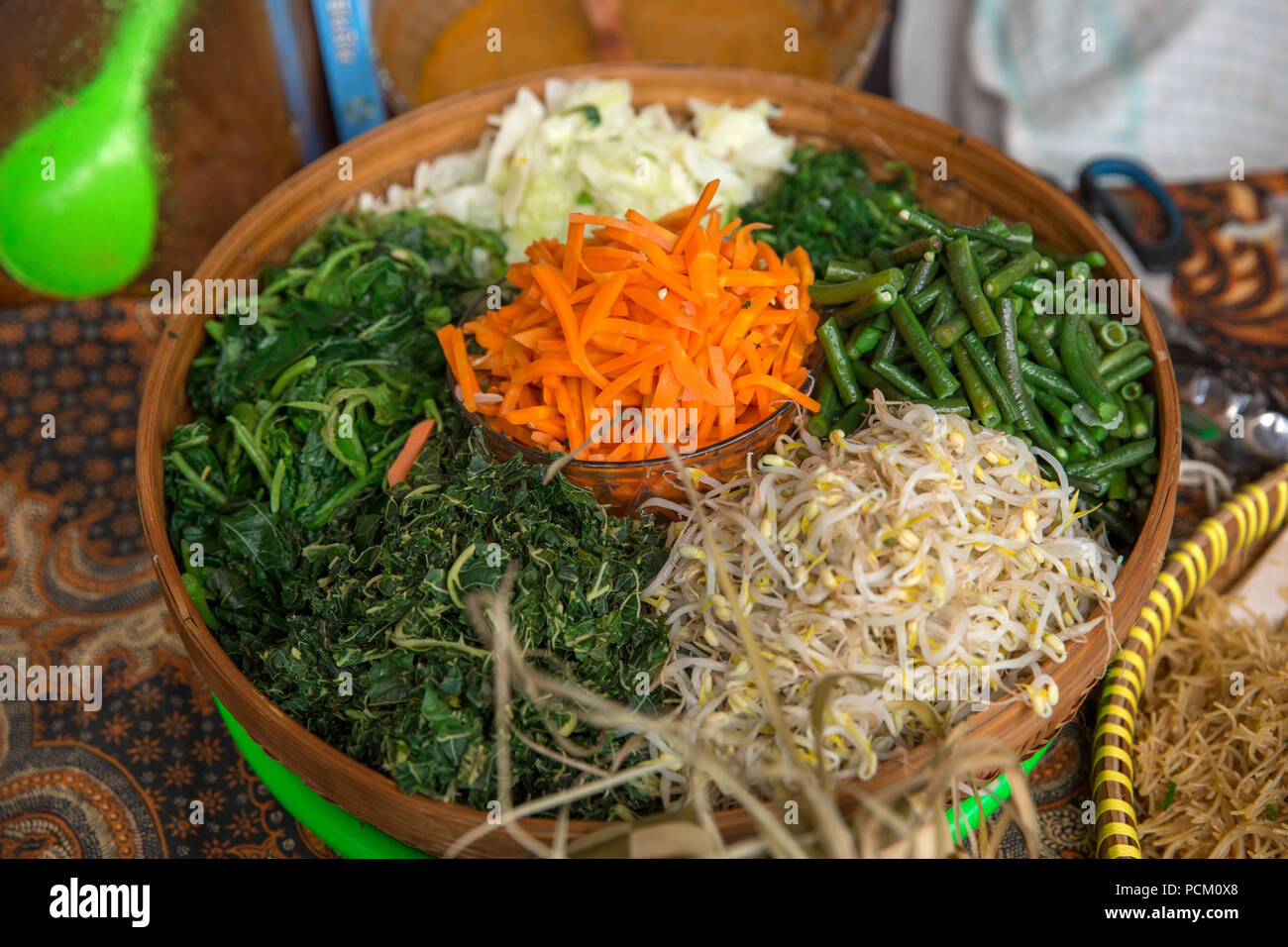 Pecel Salat sayur traditionelle Speisen von Indonesien Stockfoto