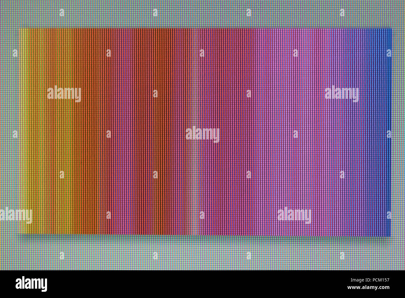 Ein Makro Foto von einer chaotischen Farbige gestreifte Lärm auf dem Monitor. Ein gut gesehen pixel Struktur Stockfoto