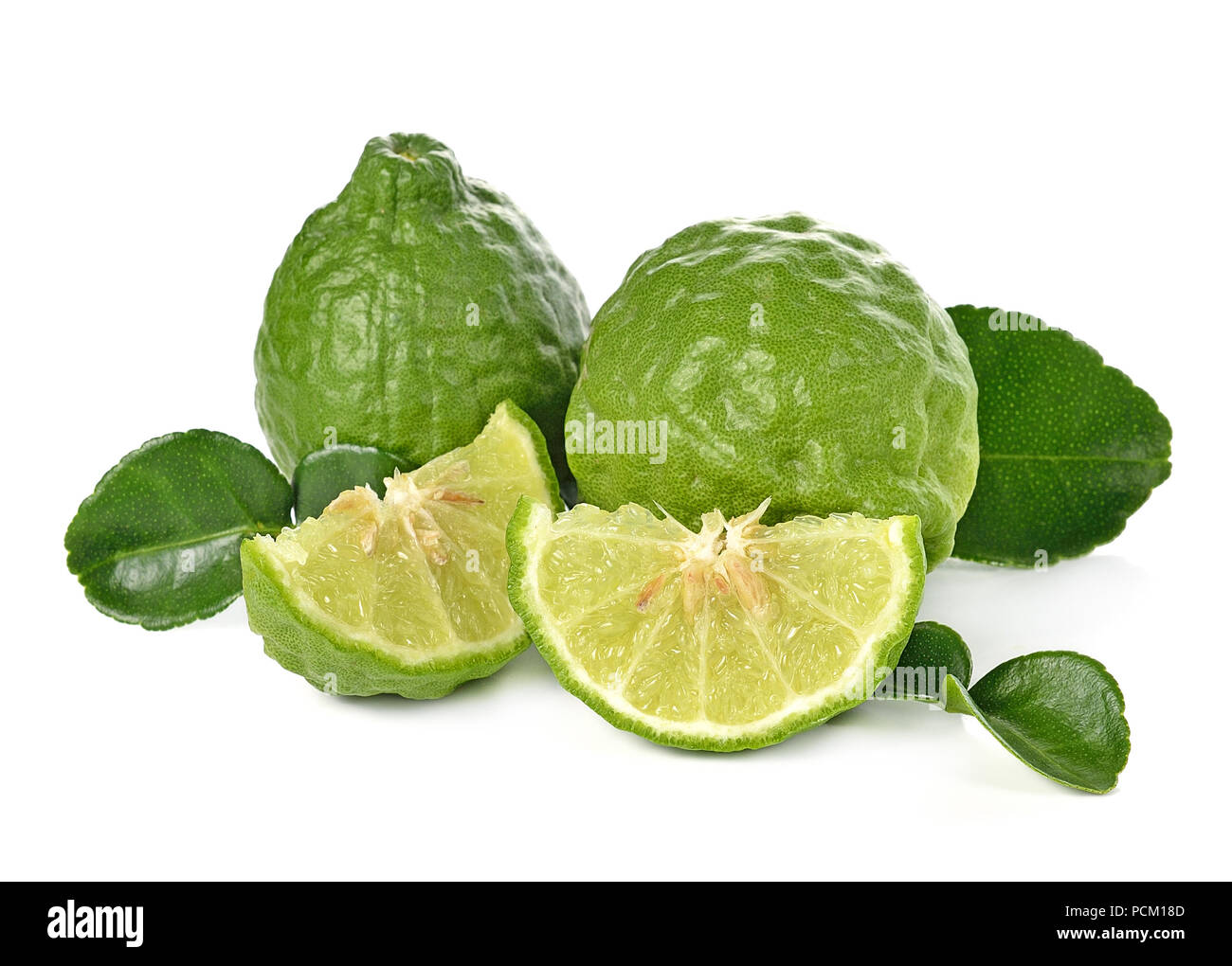 Kaffir-Limette auf weißem Hintergrund Stockfoto