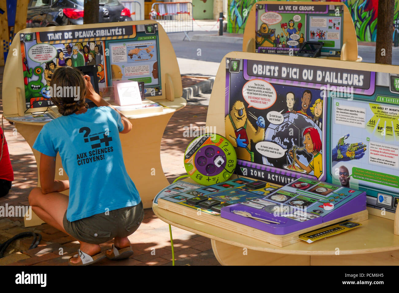 Menschenrechte erklärt, Kinder, Open air Ausstellung, Saint-Maximin-la Sainte-Baume, Var, Frankreich Stockfoto