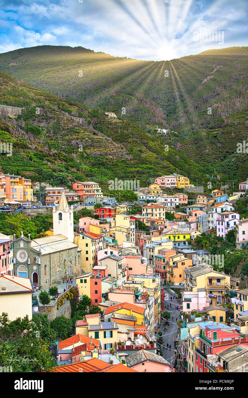 Riomaggiore, Cinque Terre, Italien, Europa, Tal, Sommer, Urlaub, Landschaft, Mittelmeer, Reisen Stockfoto