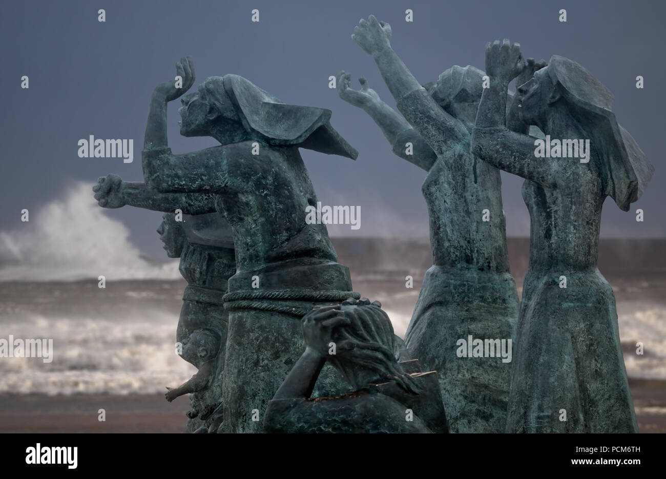 Matosinhos, Portugal - August 1, 2015: Plastische Ensemble von Jose Joao Brito, in Matosinhos Strand entfernt in der Nähe des Hafens von Leixões, inspiriert von einem Pai Stockfoto