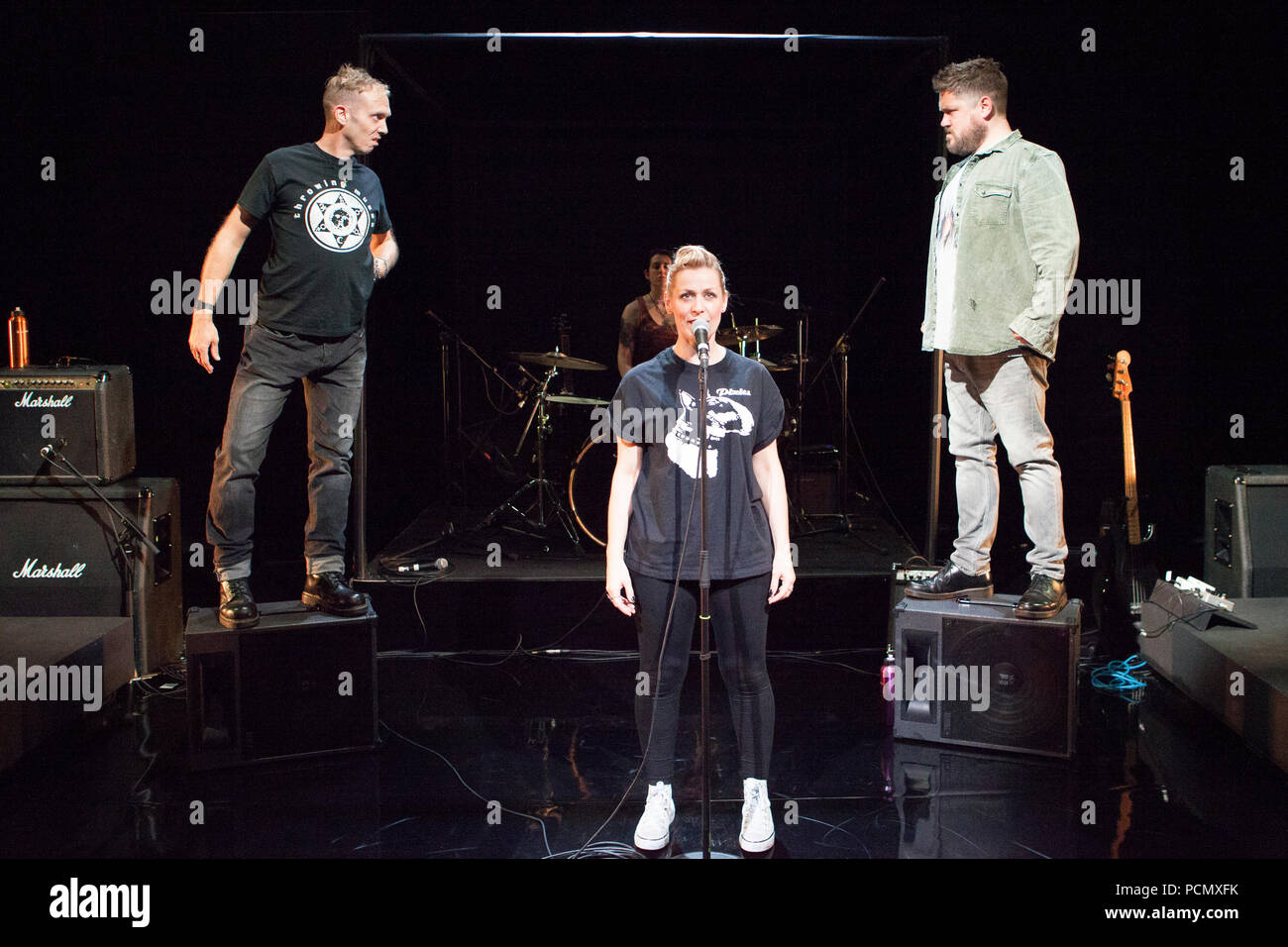 Edinburgh, Schottland. UK. 3. August 2018. Was Mädchen sind von Fotoshooting im Rahmen des Edinburgh Fringe Festival Theater fahren. Edinburgh. Im Bild: Simon Donaldson, Cora Bissett Schottische und Grant O'Rourke. Pako Mera/Alamy Leben Nachrichten. Stockfoto