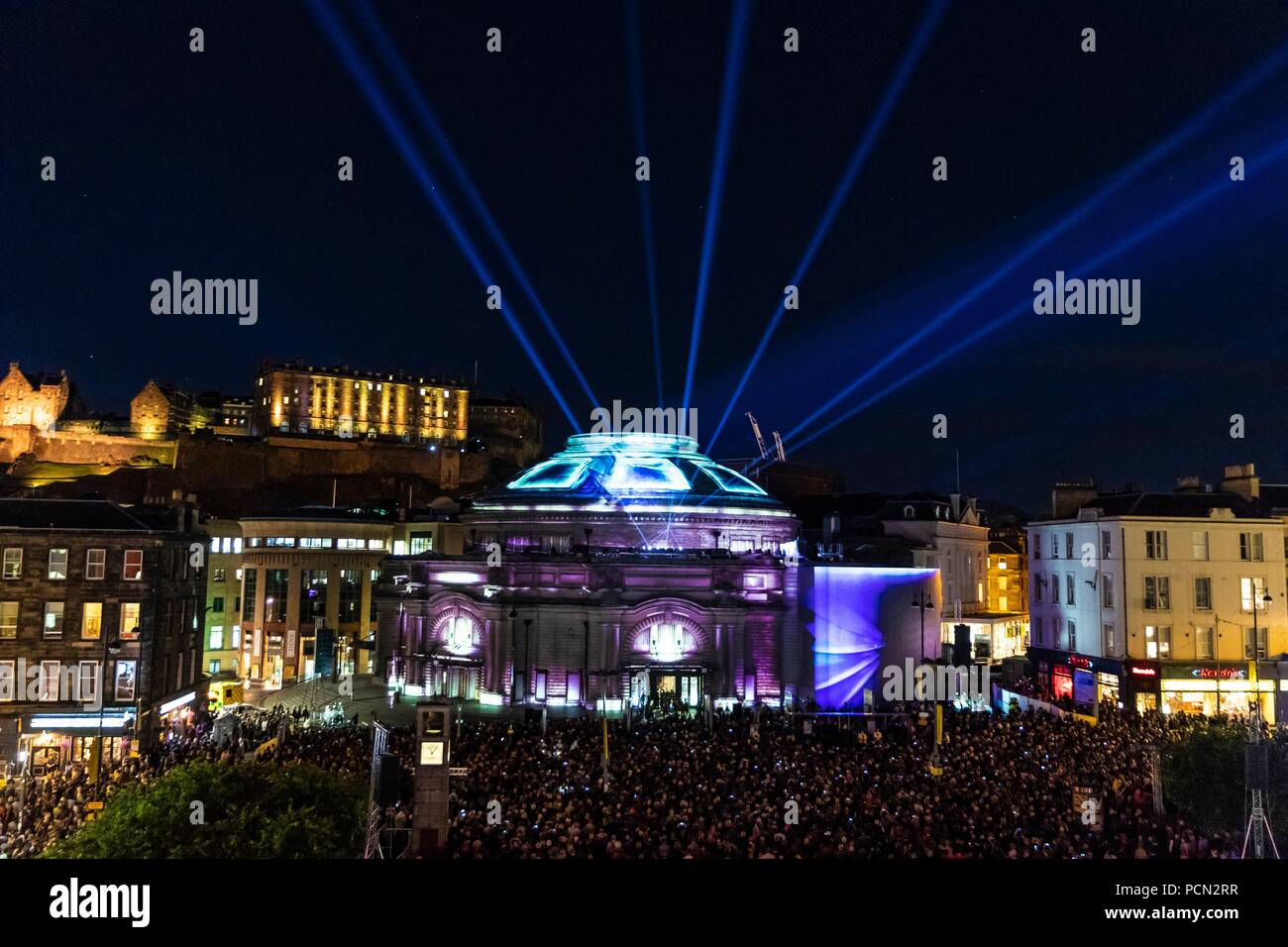 Edinburgh, Großbritannien, 3. Aug 2018. Die Auftaktveranstaltung für das Edinburgh International Festival der Aberdeen Standard Investitionen: Eröffnung fünf Telegramme statt mit Projektionen auf die Usher Hall von 59 Produktionen und Musik von Anna Meredith Credit: Rich Dyson/Alamy leben Nachrichten Stockfoto