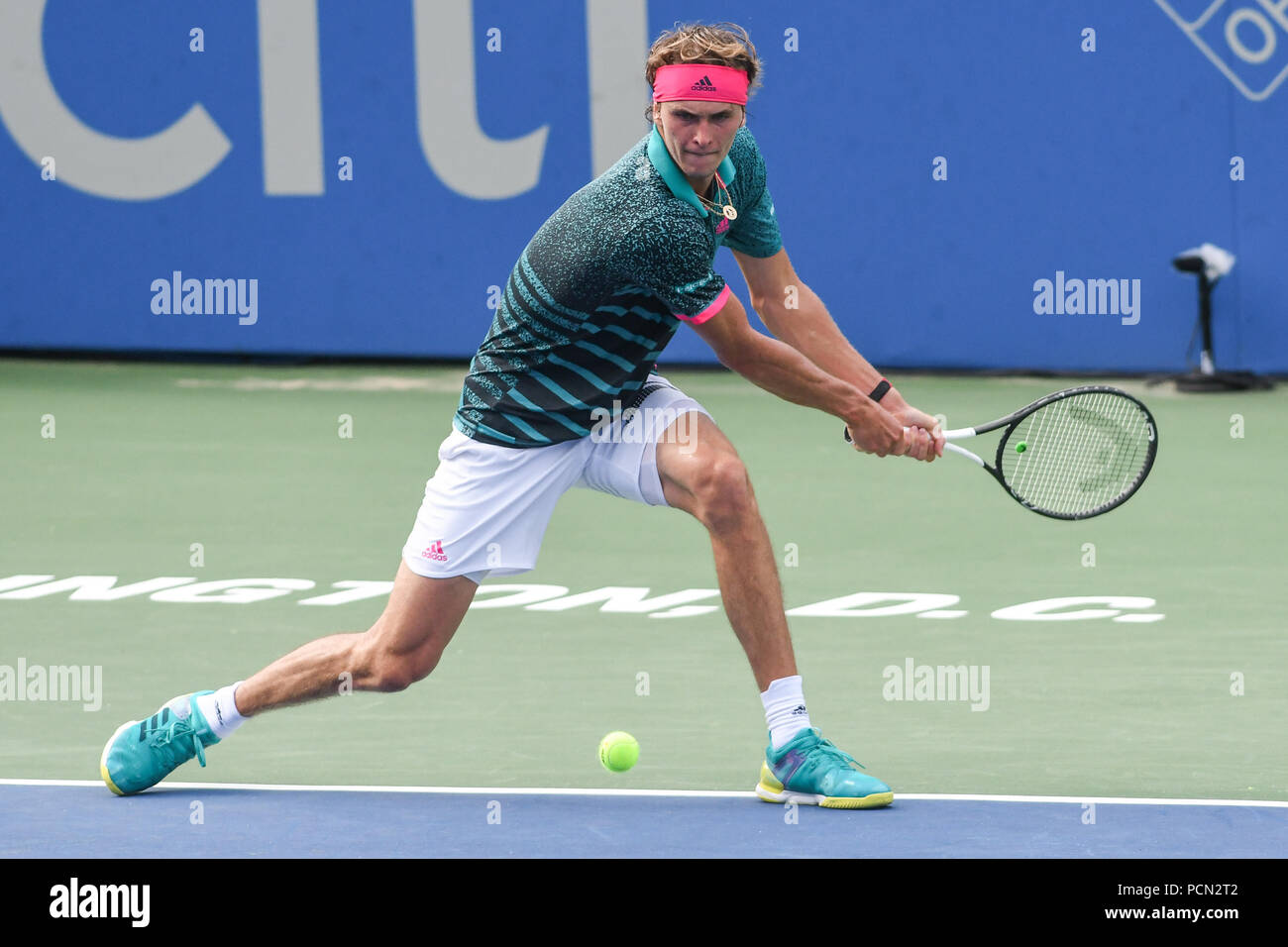 Washington, DC, USA. 3 Aug, 2018. ALEXANDER ZVEREV schlägt eine Rückhand während seiner 4. Runde bei der Citi geöffnet an der Rock Creek Park Tennis Center in Washington, DC Quelle: Kyle Gustafson/ZUMA Draht/Alamy leben Nachrichten Stockfoto