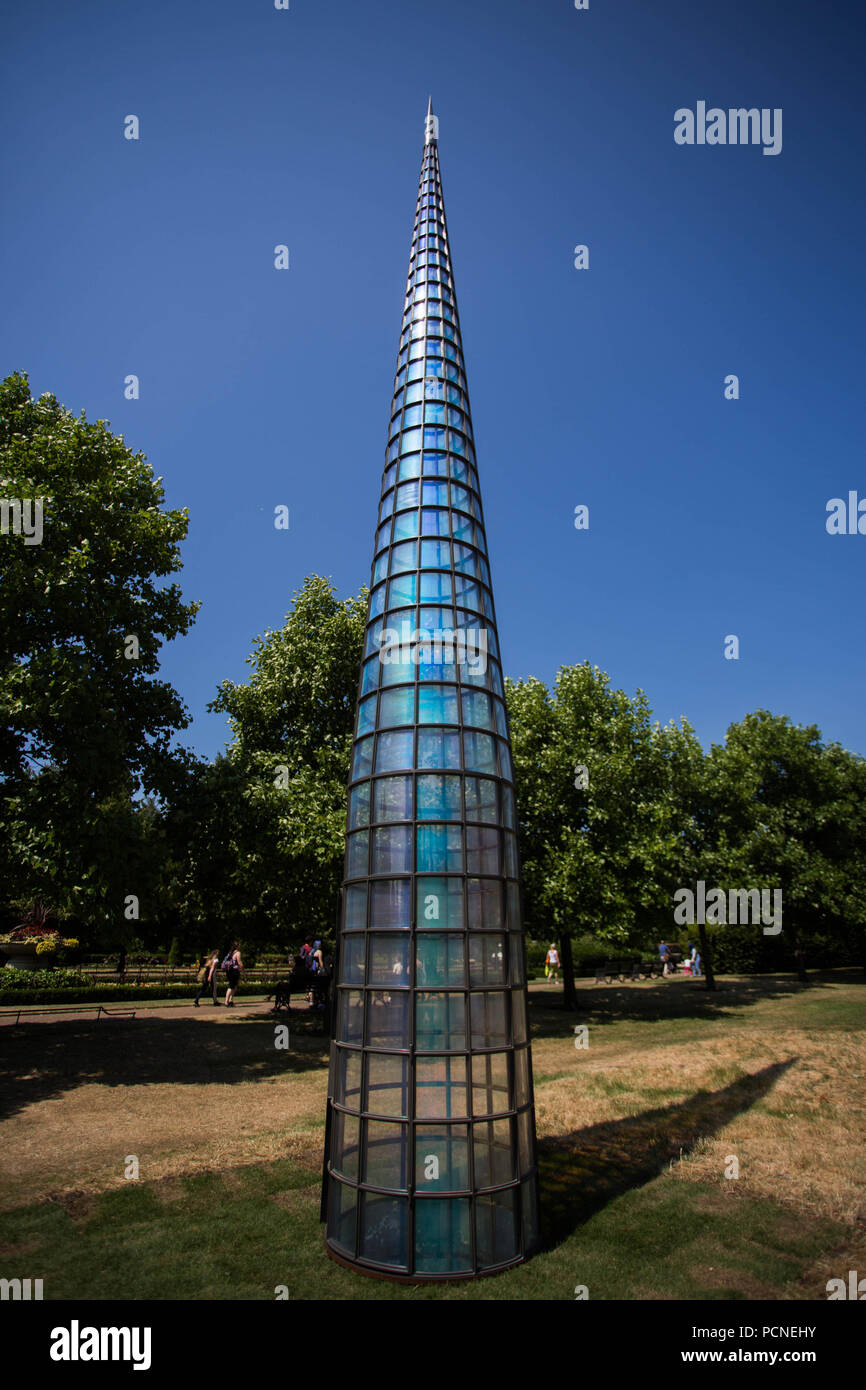 Fries Skulptur kehrt in das Regent's Park für drei Monate in diesem Sommer, mit Werken von 25 zeitgenössischen und modernen Künstler von weltweit führenden Galerien. Ausgewählt und von Clare Lilley (Direktor des Programms, der Yorkshire Sculpture Park), Fries Skulptur platziert wird eine aussergewöhnliche kulturelle Attraktion in der wunderschönen englischen Garten, von Markham Nesfield 1866 für das Regent's Park, London erstellen. Mit: Atmosphäre, Wo: London, England, Großbritannien Wann: 03 Aug 2018 Quelle: Wheatley/WANN Stockfoto