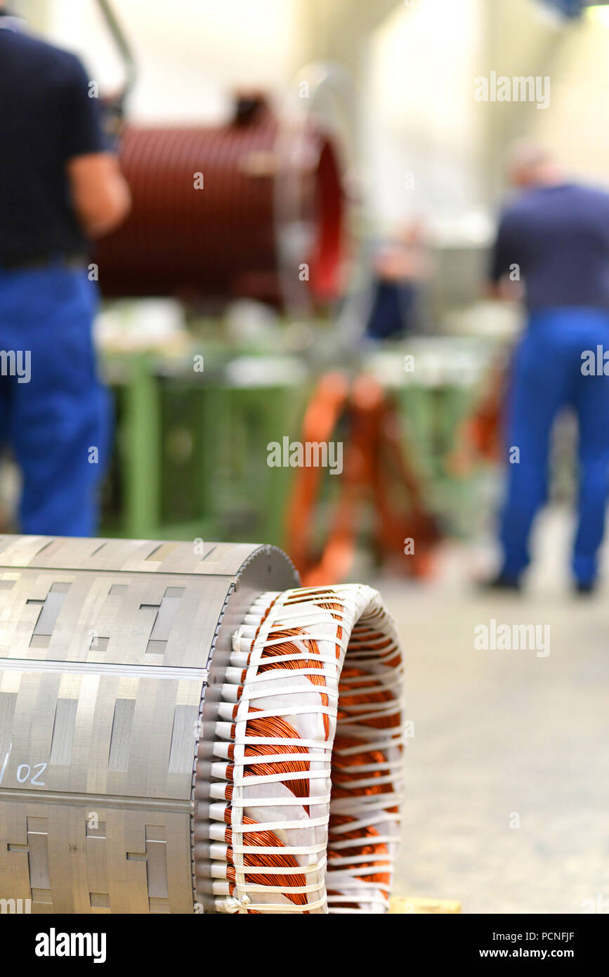 Maschinenbau: Nahaufnahme von Elektromotoren in der Produktion in ein modernes Werk Stockfoto